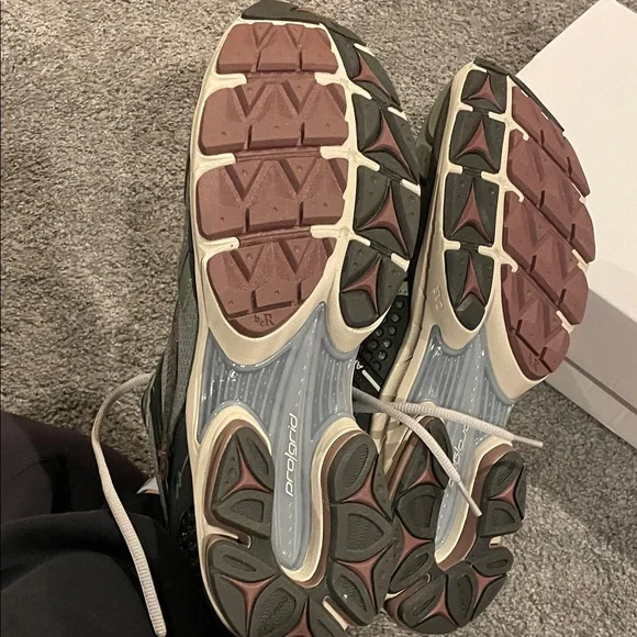 Saucony Men's Athletic Shoes - ProGlide Triumph 4 in color Agave/Chocolate - Picture 9 of 10